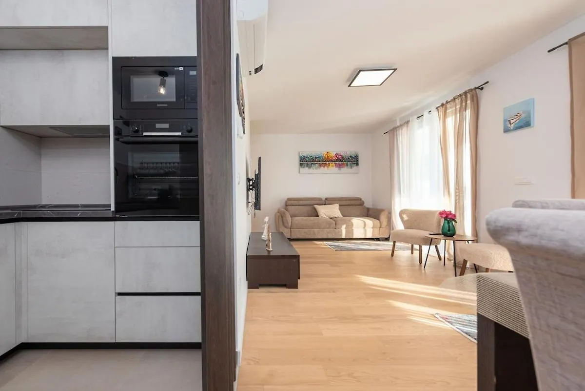 Modern Apartment With Whirlpool & Few Steps Away From The Beach - Borik, Zadar Croatia