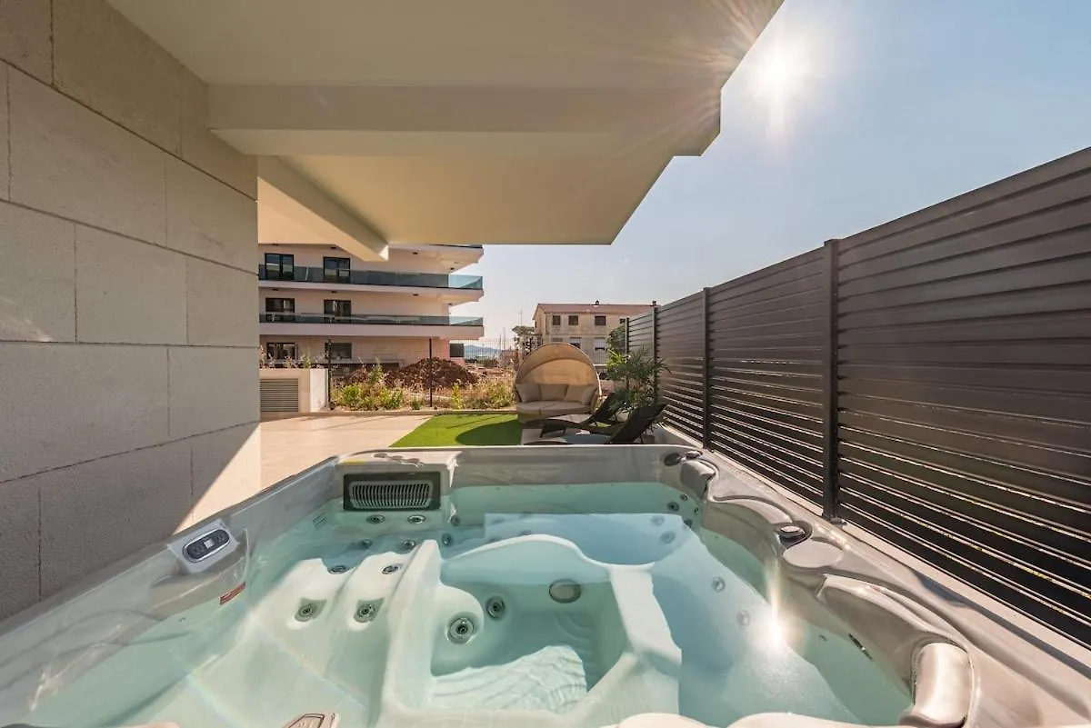 Modern Apartment With Whirlpool & Few Steps Away From The Beach - Borik, Zadar